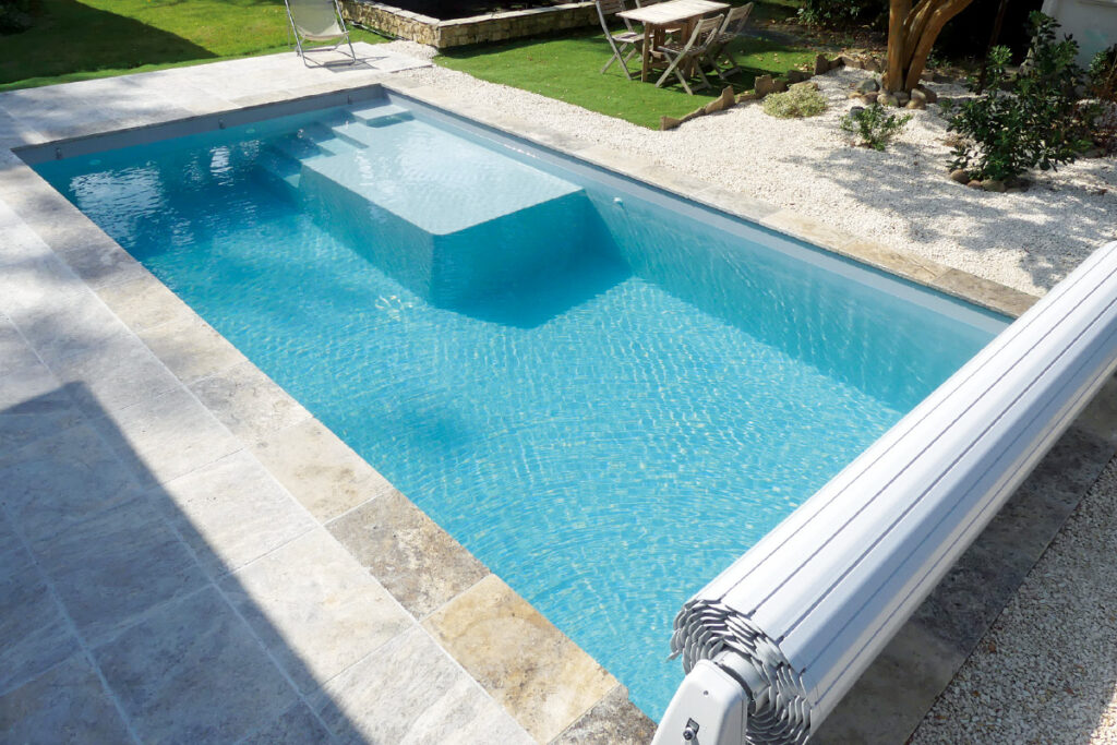Piscine Polato, nos piscines sont sécurisées avec des systèmes d'abris