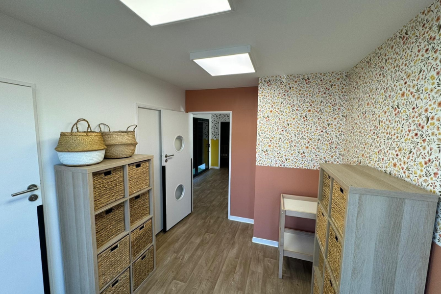 Vue de l'intérieur de la micro-crèche construite par Polato Constructions