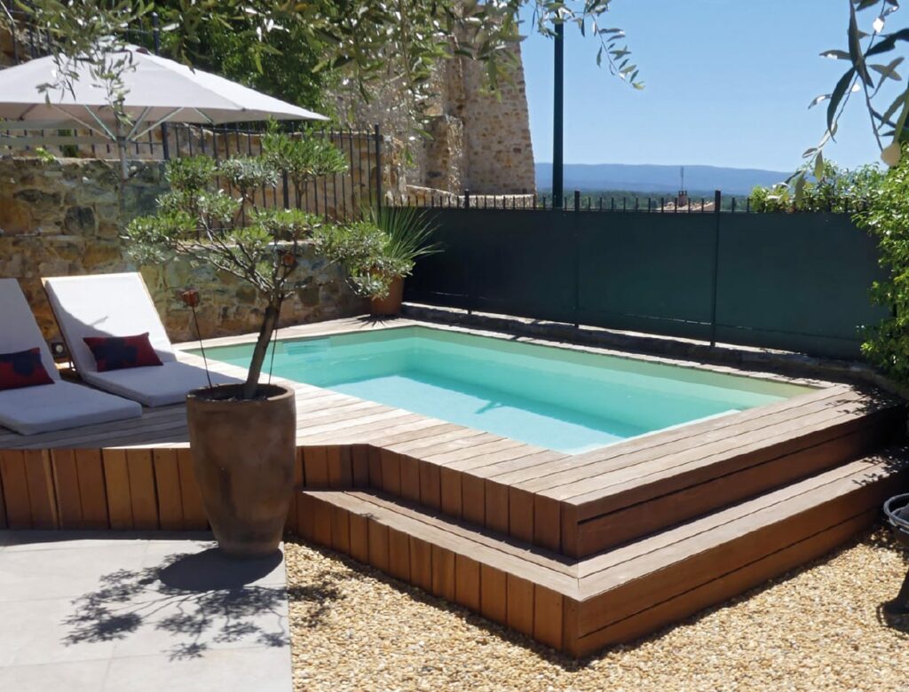 Grâce à la coque polyester, l’installation est rapide. Dans certains cas, vous pouvez être prêt à plonger en 4 jours.