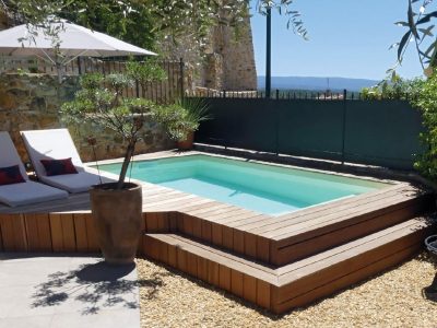 Grâce à la coque polyester, l’installation est rapide. Dans certains cas, vous pouvez être prêt à plonger en 4 jours.